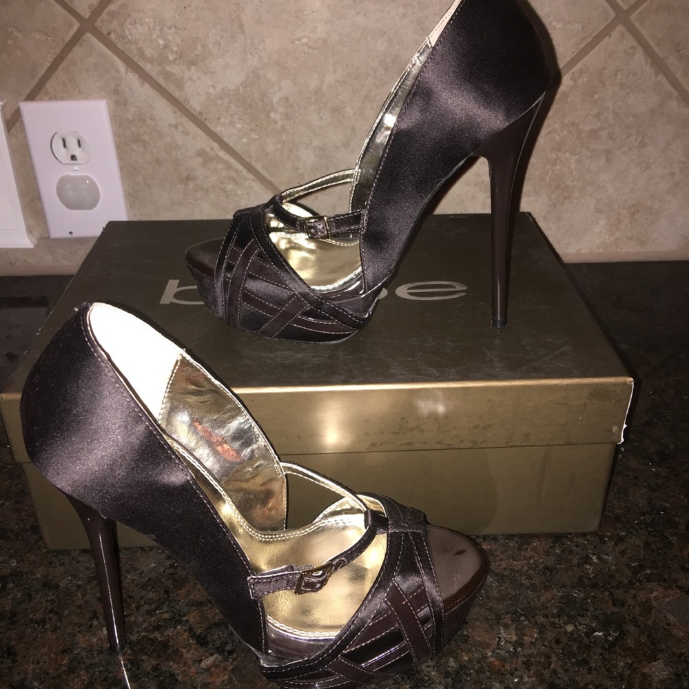 bebe size 5 Halen brown satin shoes